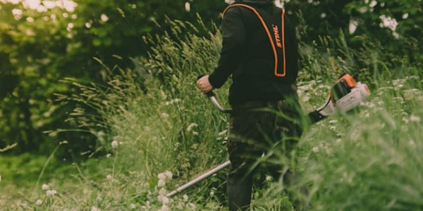 Quel fil choisir pour sa débroussailleuse ? Nos conseils selon vos besoins
