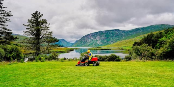 Remplacer des lames de tracteur tondeuse : méthode et sécurité