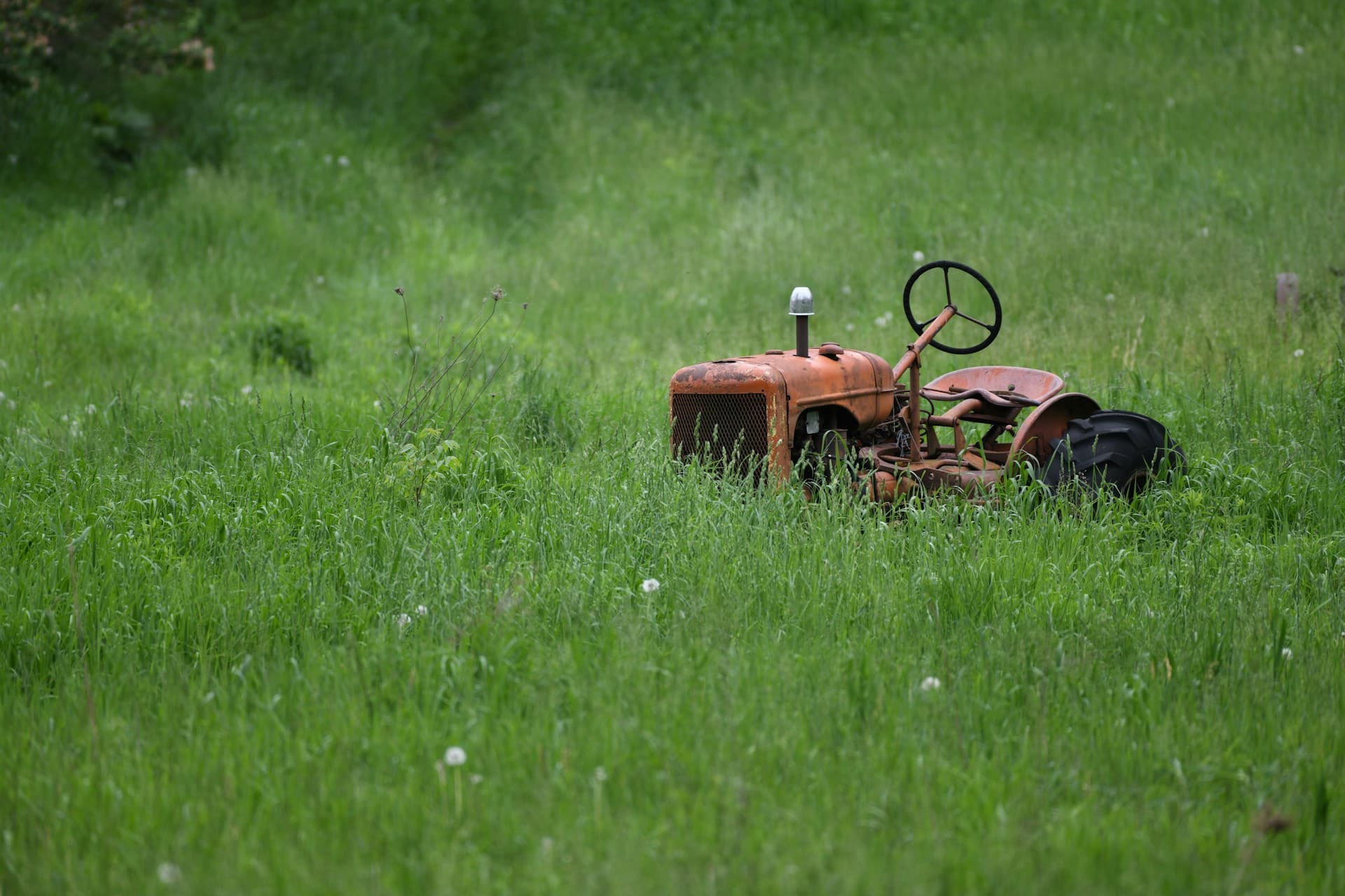 Pourquoi les pneus de votre tracteur tondeuse s'usent-ils de manière irrégulière ?